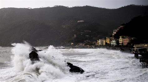 İtalyada Olumsuz Hava Koşulları 3 Can Aldı Son Dakika Haberleri
