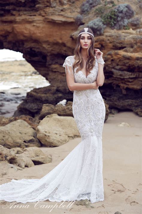 L'abito a sirena è però un modello molto particolare che, più di ogni altro, deve essere usato con cura! Vestiti da sposa a sirena: quale scegliere?