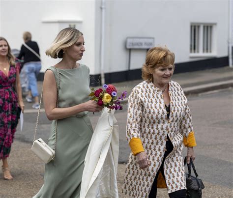Downton Abbeys Joanne Froggatt And Laura Carmichael Put On A Stylish