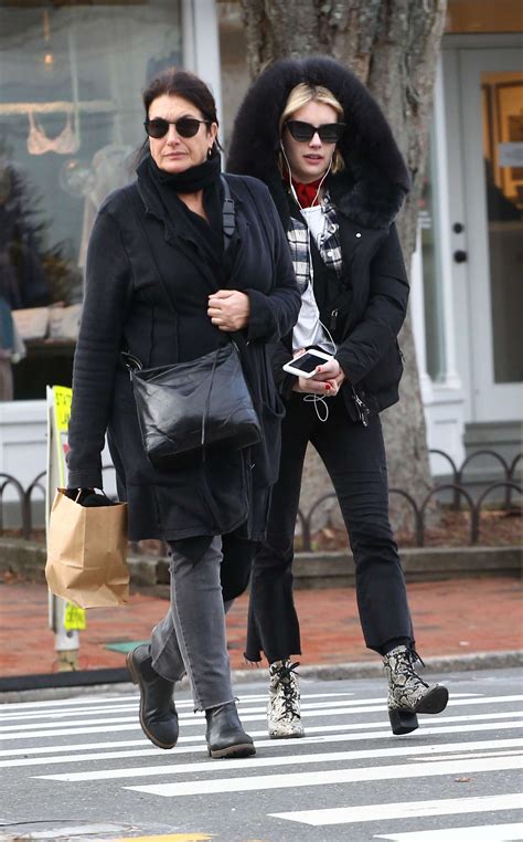 Emma Roberts Shopping With Her Mom In Nyc Gotceleb