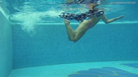 Sazan Cheharda Sexy Naked Swimming Starring Underwater Show Free Video