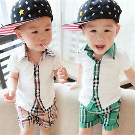 Anak umur 6 tahun lebih mudah untuk dipakaikan segala macam baju dengan style tertentu. ModelBaju24: Model Baju Anak Usia 1 Tahun