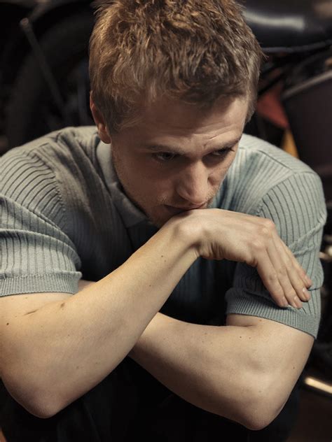Johnny flynn guests on 'what i love', talking w/ ian rickson about inspirations including 'don't look back', 'dart' & 'who knows where the time goes'. Johnny Flynn - Interview Magazine
