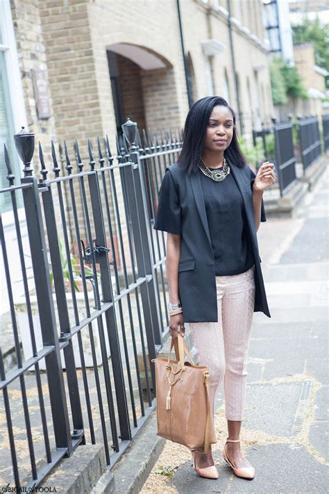 How To Wear Pastel Pink To Work Outfits