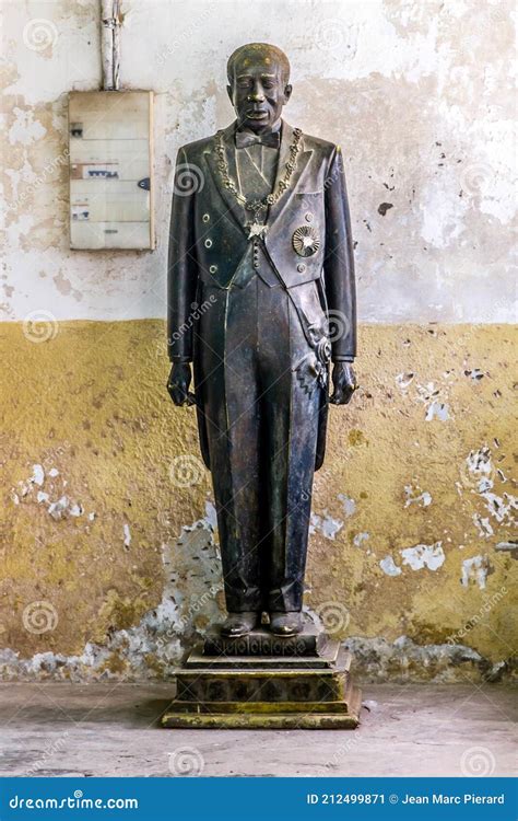 Senegal Statue Of LÃ©opold SÃ©dar Senghor In His Birthplace In Joal