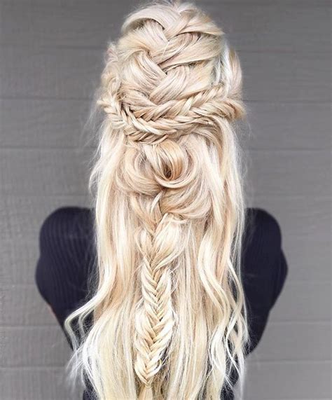 We love that there is also a rather large one at the end. Top 50 French Braid Hairstyles You Will Love | EcstasyCoffee