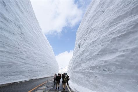 Gigantic Snow Wall Along Tateyama Kurobe Alpine Route