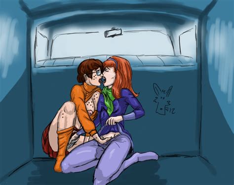 Making Out In Mystery Machine Daphne And Velma Lesbian