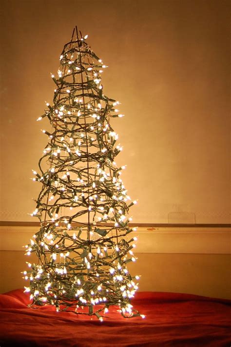 40 Unique Christmas Tree Alternatives Art And Home Tomato Cage