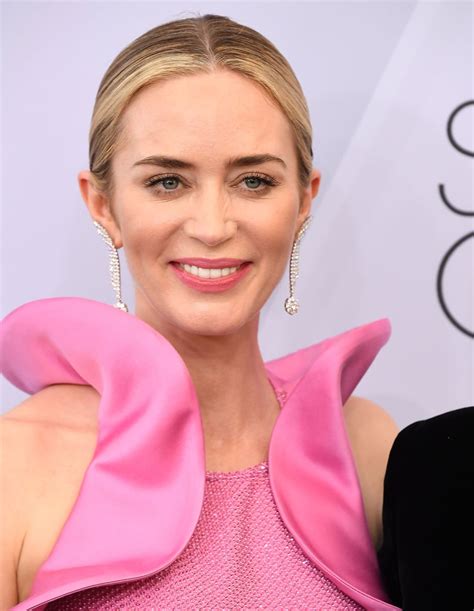 For her role in edge of tomorrow in 2014, she trained with jason walsh who made her do circuit training and cut out saturated fats, processed foods. Emily Blunt's Hair at 2019 SAG Awards | POPSUGAR Beauty