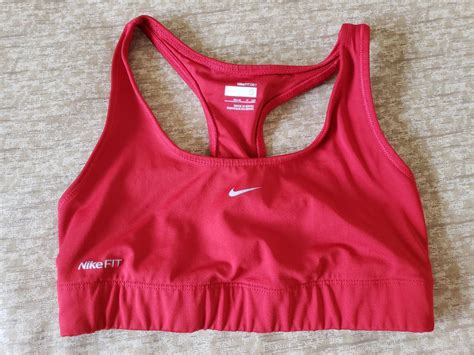Nike Sports Bra - small red | Mercari in 2020 | Nike sports bra, Red sports bra, Nike sports