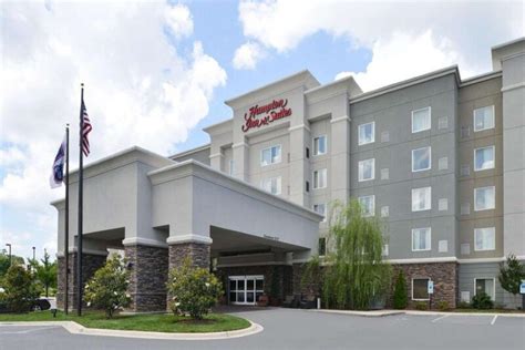 Hampton Inn And Suites Greensboro Coliseum Area In Greensboro Nc Room Deals Photos And Reviews