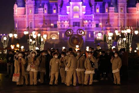 Shanghai Disneyland Terpaksa Ditutup Akibat Seorang Pengunjung Positif