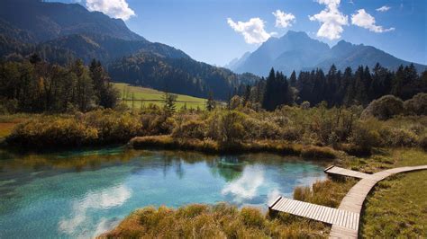 Zelenci springs just before someone imagined and installed those ugly nonsense at all non photogenic boardwalk fences. Idyllische Seen am Alpe-Adria-Trail