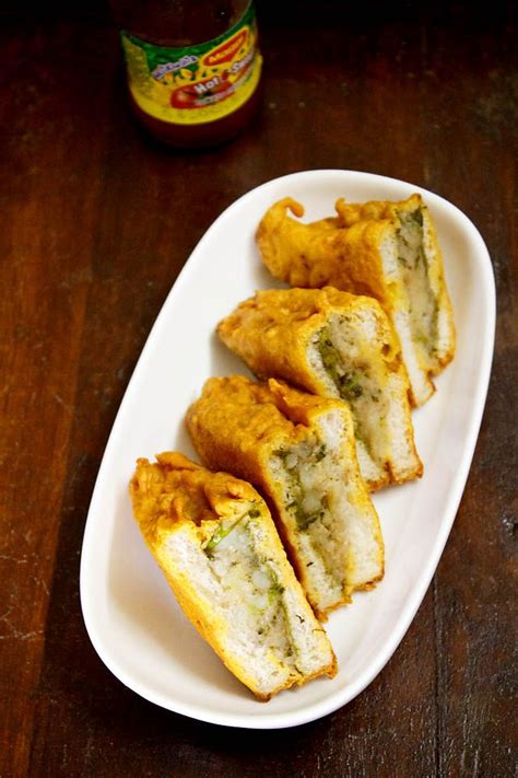 Follow this easy recipe to make a delicious bread pakora. Bread Pakora Recipe with Stuffed Potato | Pakora recipes ...