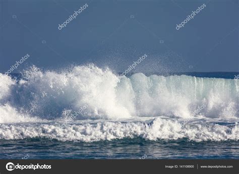 Waves Of The Atlantic Ocean — Stock Photo © Baranovevgenii 141108900