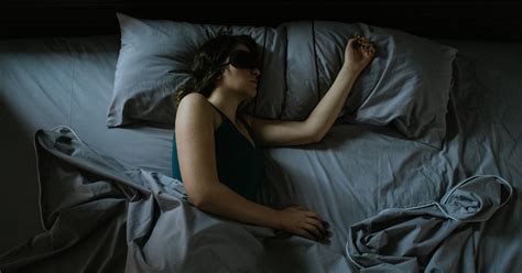 5 Hacks To Fall Asleep Instantly That Are All Backed By Science