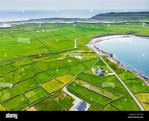 Vue Aérienne De Linishmore Ou Inis Mor La Plus Grande Des îles Daran