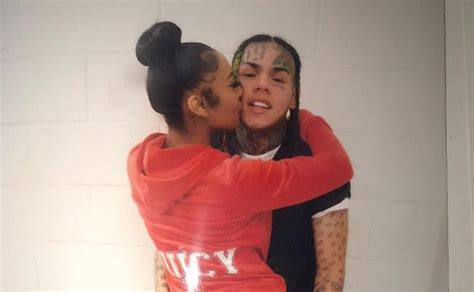 Tekashi Ix Ine Kissing In Jail Leaked Photograph Goes Viral Daily