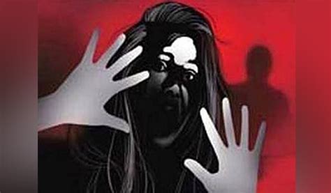 Hyderabad Suspecting Fidelity Husband Stabs Wife With Beer Bottle In