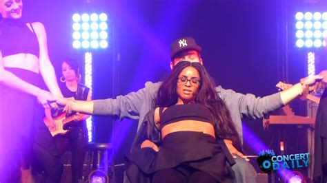 Ciara Gives Fan A Lap Dance To I Run It Live New York City Youtube