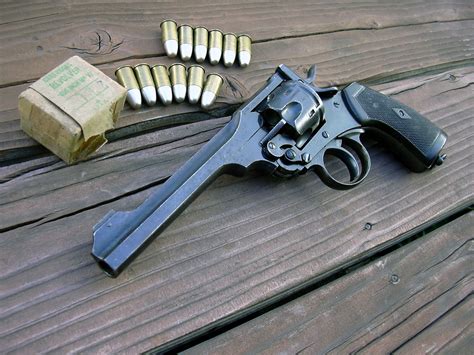 1440x900 Resolution Black Revolver Pistol With Bullets Gun Revolver