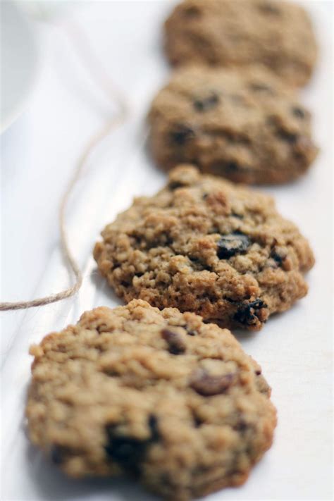 Easy Traditional Oatmeal Raisin Cookies Recipe