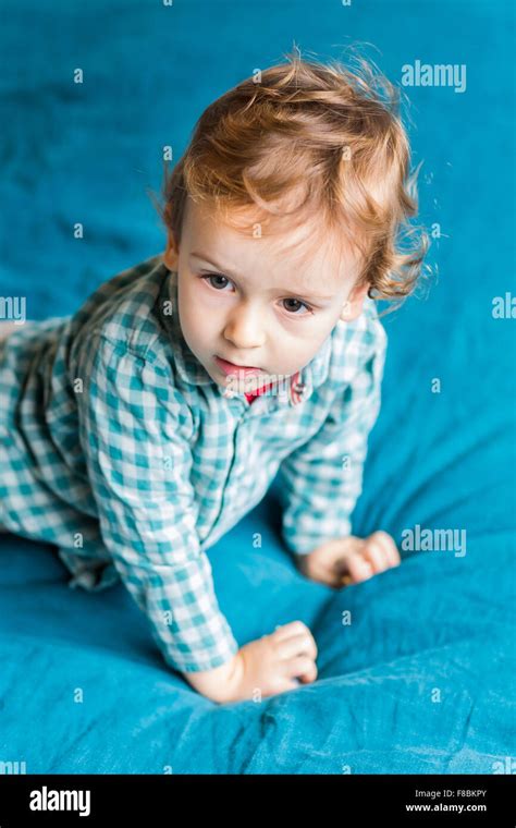 Niño De 2 Años Fotografía De Stock Alamy