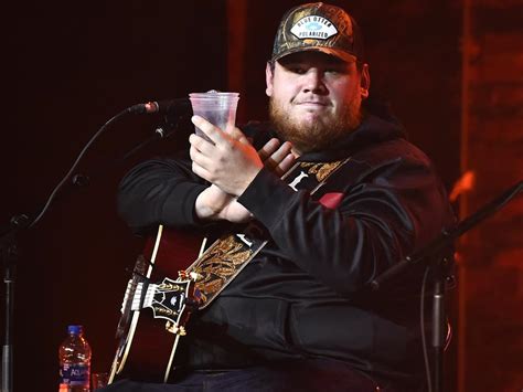 Luke Combs Beautiful Crazy Is No For Th Straight Week Week