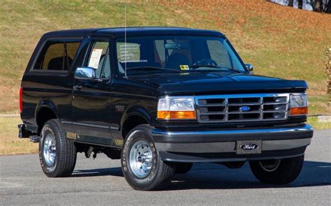 Ford Bronco фото моделей с 1966 года по наше время Vercity