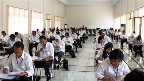 Peserta pelamar yang lulus seleksi adminitrasi cpns akan. PENERIMAAN LOWONGAN CPNS POLRI 2017 Pendaftaran Kepolisian ...