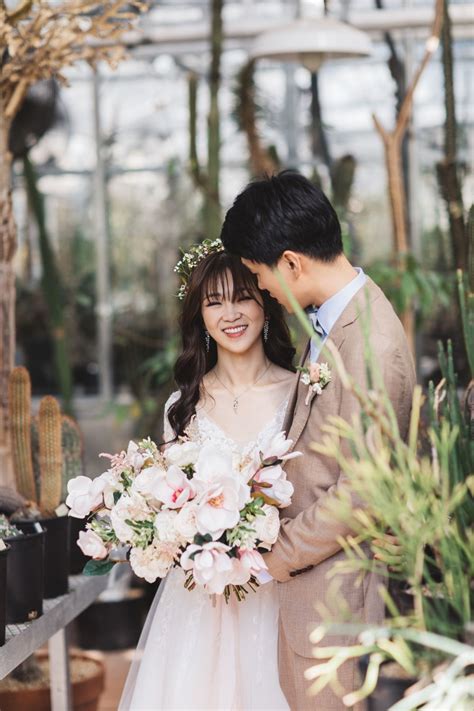 It is also common to find couples shooting wedding photos within the gardens as they capture their special day in this beautiful location. Neo-Chinese Style Wedding in UC Botanical Garden at Berkeley | Event Planning, Styling & Design ...