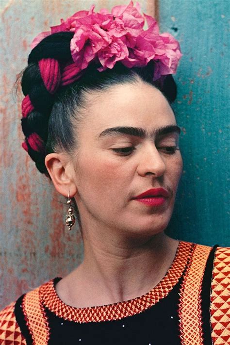 Frida Kahlos Beauty Routine in Porträt ideen Personenfotografie Frau