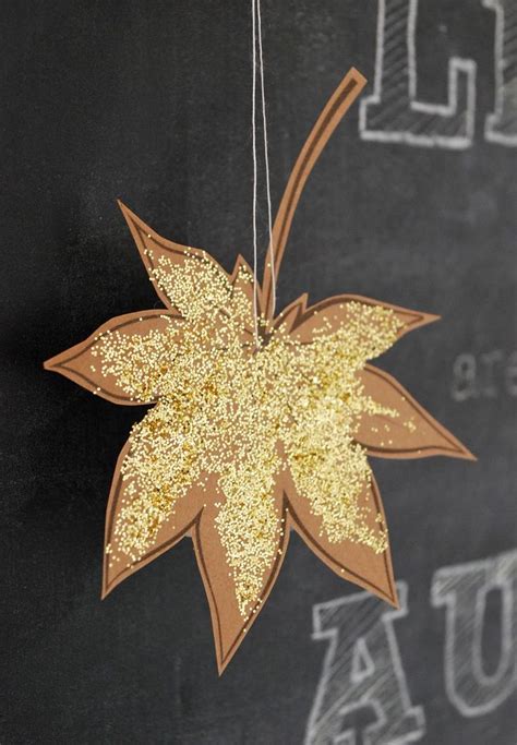 Sehr geehrte eltern unserer grundschule sehr geehrte eltern unserer grundschule , vor den oktoberferien wird ihnen das formular zur die vorlage des ausgefüllten und unterschriebenen formulars. mamas kram: Goldene Herbstblätter | Herbst, Basteln mit ...