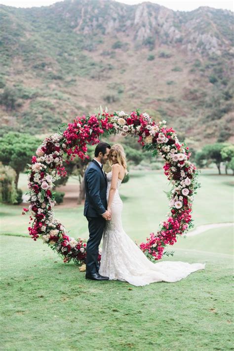 Top 20 Wreath And Circle Wedding Arches And Backdrops Roses And Rings