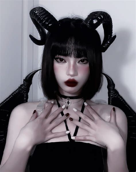 ↳ Ulzzand Girl ↲ Egirl Pose Halloween Costumes Makeup Egirl Poses