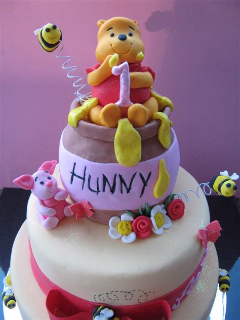 Winnnie The Pooh Hunny Pot Cake