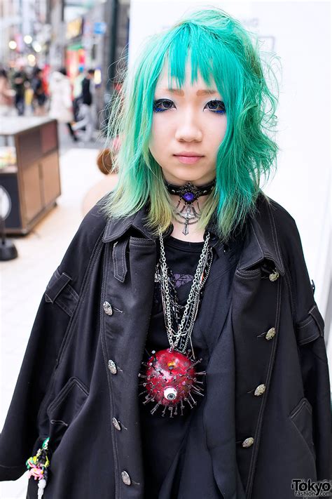 Short green hair pastel green hair dark green hair green wig aqua hair feathered hairstyles wig hairstyles hairstyle ideas arctic fox haarfarbe. Boy London, Eyeball Necklace & Aqua Hair in Harajuku