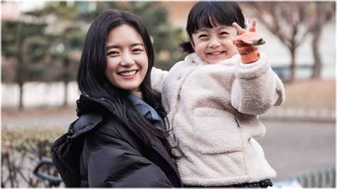 When the ghost of a woman gains a second chance at life for 49 days, she reappears in front of her remarried husband and young daughter. Hi Bye, Mama!: Can Oh Min-Jung (Go Bo-Gyeol), Jo Kang-Hwa ...