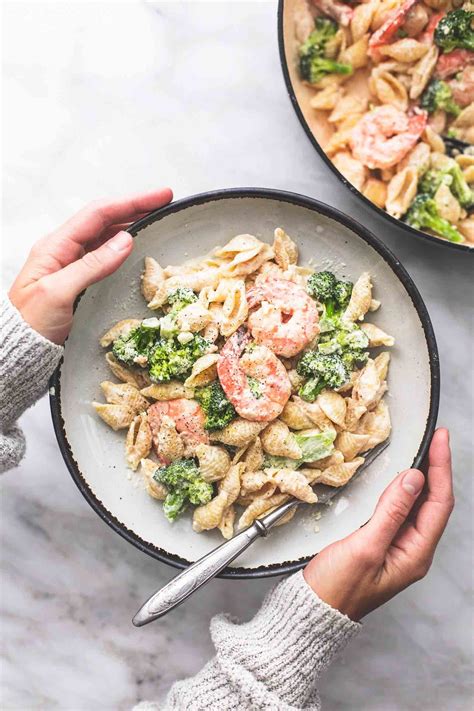 Two pinches freshly grated nutmeg. Shrimp and Broccoli Alfredo easy dinner recipe | lecremedelacrumb.com | Recipes with jar sauce ...