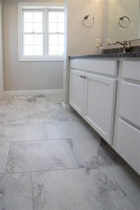 30 Grey And White Floor Tiles DECOOMO