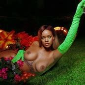 Rihanna Naked Shesfreaky