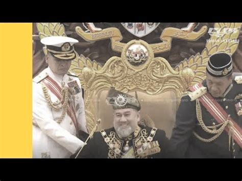 As soon as agong stepped up to his royal podium at dewan rakyat and the greeted the members. "Sila duduk dan jangan lari" - Agong usik Ahli Parlimen ...