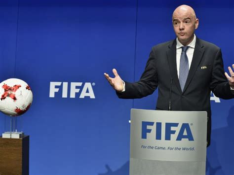 Quem diz que isso é viável é que não conhece bem o ramo do futebol, por um é de andrea agnelli, presidente da juventus e da eca (associação de clubes europeus); Uma Superliga europeia "não seria reconhecida" pela Fifa ...