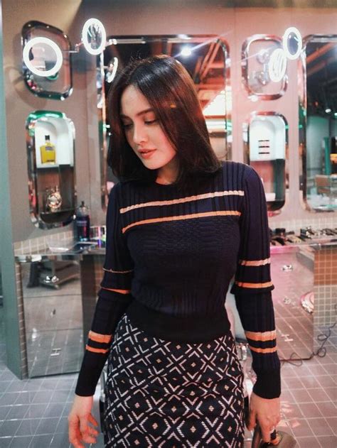 Beda banget dan bikin pangling, ternyata ini potret masa kecil shandy aulia. Kenang Dapat Honor Pertama, Shandy Aulia Belikan Berlian ...