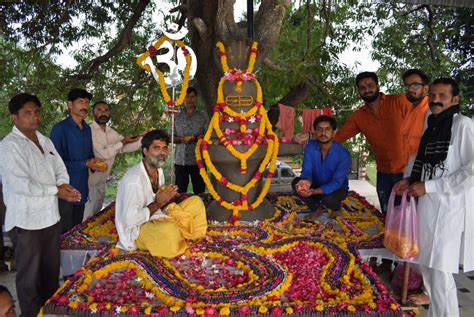 Sawan Somvar Mahadev Puja In Shiv Temple At Menar Udaipur सावन के