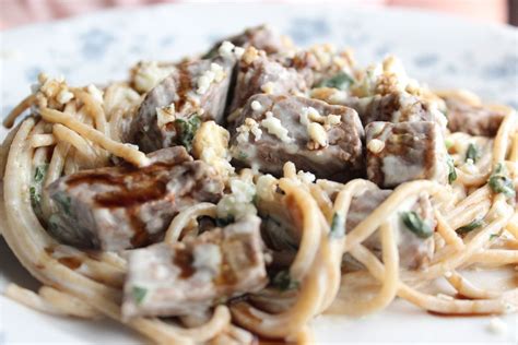 Place drained pasta in saute pan with heated alfredo sauce. Steak Gorgonzola Alfredo - Olive Garden's Copycat | Recipe ...