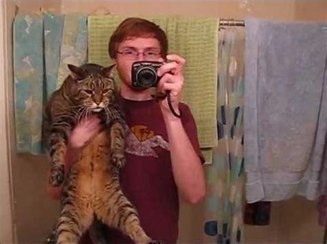 21 Men Posing With Theircats Awkward Portraits Men With Cats Kinds