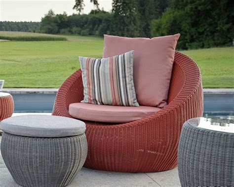 Die wohl schönste art sich im eigenen garten oder auf der terrasse zu entspannen bietet wohl immer noch ein bequemer und moderner lounge sessel für den garten. Lounge Sessel ANNY Cherry rot mit Tischli Online ...