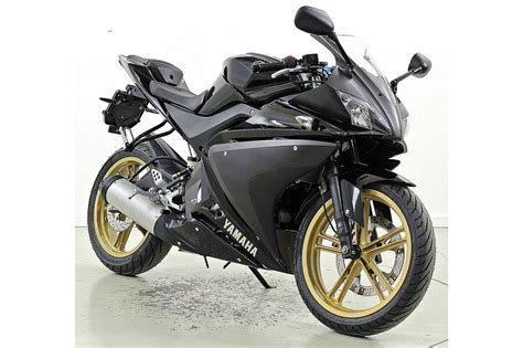 Check mileage, colors, photos, full specifications, india launch news and updates. Yamaha YZF-R125 - Bis 125 ccm Motorräder - Moto Center ...